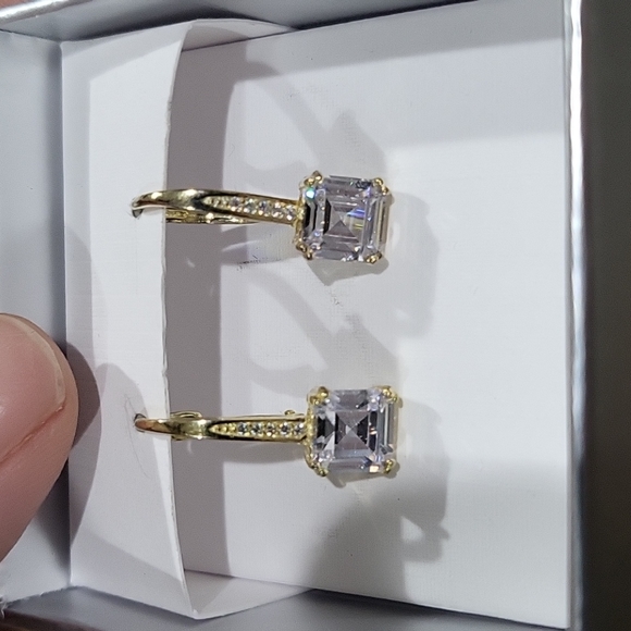 Mia Saine Jewelry - NWT Mia Sarine Gold and Diamond Clasp Earrings